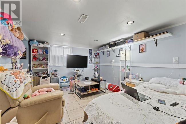 1033 Harrison Ave, House other with 3 bedrooms, 2 bathrooms and null parking in Windsor ON | Image 15