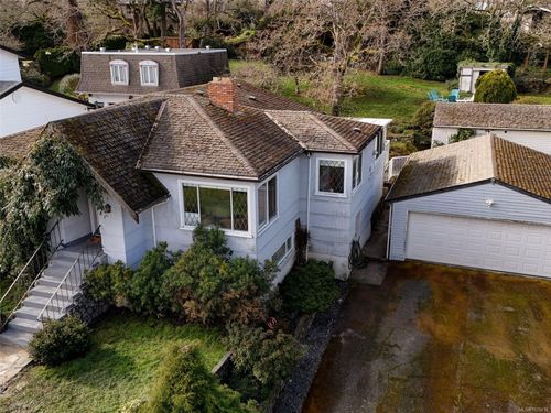 3900 Ascot Dr, Victoria, BC, V8P3S1 | Card Image