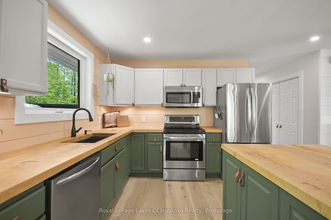 30 Todholm Dr, House other with 4 bedrooms, 3 bathrooms and 10 parking in Port Carling ON | Image 8