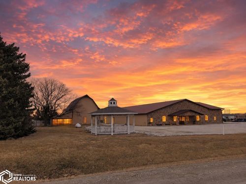 20595 255th St, Sigourney, IA, 52591-8352 | Card Image