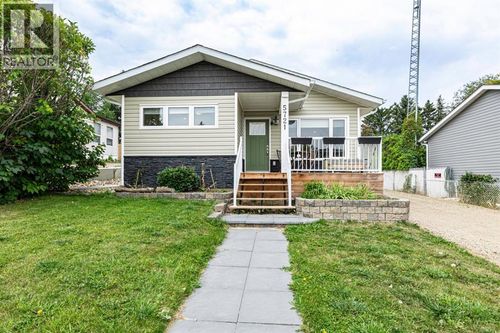 5721 51 Ave, Innisfail, AB, T4G1R4 | Card Image