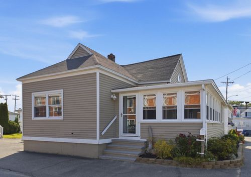 5 Roussin St, Old Orchard Beach, ME, 04064-2910 | Card Image