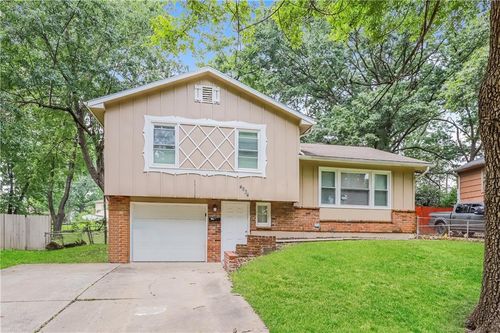 4834 Evanston Ave, Kansas City, MO, 64133-1815 | Card Image