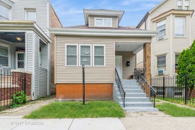 8020 S Brandon Avenue, House other with 3 bedrooms, 2 bathrooms and 2 parking in Chicago IL | Image 1