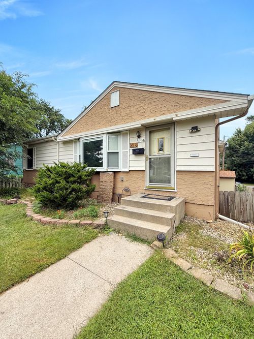 2161 Ross Ave E, Saint Paul, MN, 55119-3551 | Card Image