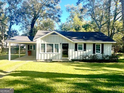 215 12th Avenue, House other with 2 bedrooms, 2 bathrooms and null parking in Eastman GA | Image 1