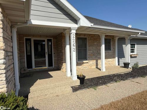 2262 W State St, Mason City, IA, 50401-7517 | Card Image