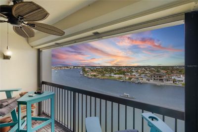 905 - 9415 Blind Pass Road, Condo with 2 bedrooms, 2 bathrooms and null parking in ST PETE BEACH FL | Image 3