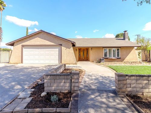 802 Renee St, Redlands, CA, 92374-3888 | Card Image