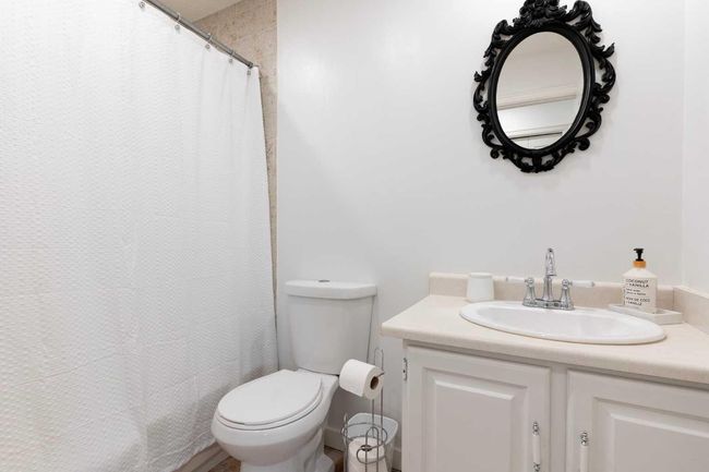 33 - 448 Strathcona Dr Sw, Townhouse with 3 bedrooms, 4 bathrooms and 4 parking in Calgary AB | Image 25