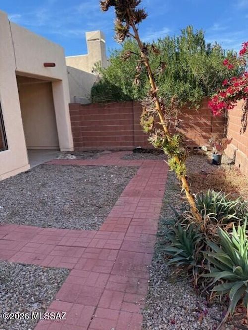 107 E Bowers Ct, Oro Valley, AZ, 85704-6548 | Card Image