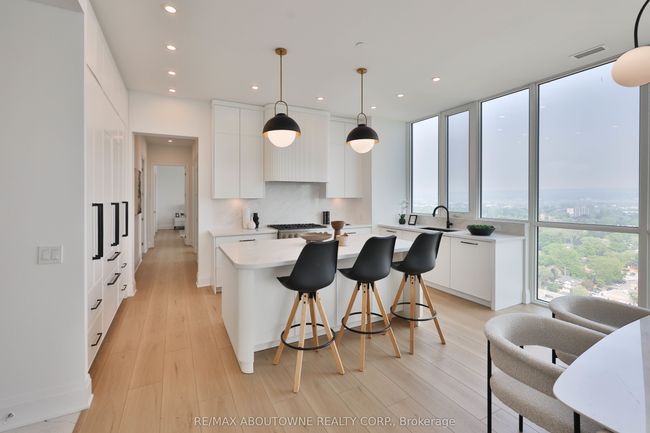 2201 - 2007 James St, Condo with 3 bedrooms, 2 bathrooms and null parking in Burlington ON | Image 7