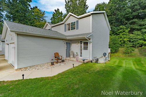 4154 Woodrush Ln Nw, Comstock Park, MI, 49321-9354 | Card Image