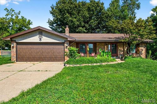 19726 Old Jamestown Rd, Florissant, MO, 63034-1126 | Card Image