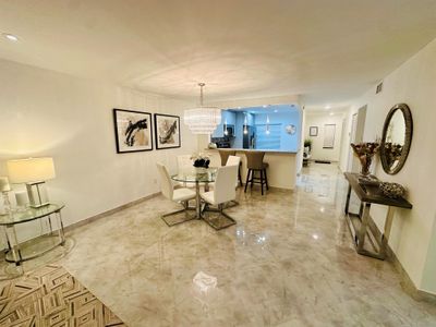 C - 8450 Casa Del Lago, Condo with 2 bedrooms, 2 bathrooms and null parking in Boca Raton FL | Image 2