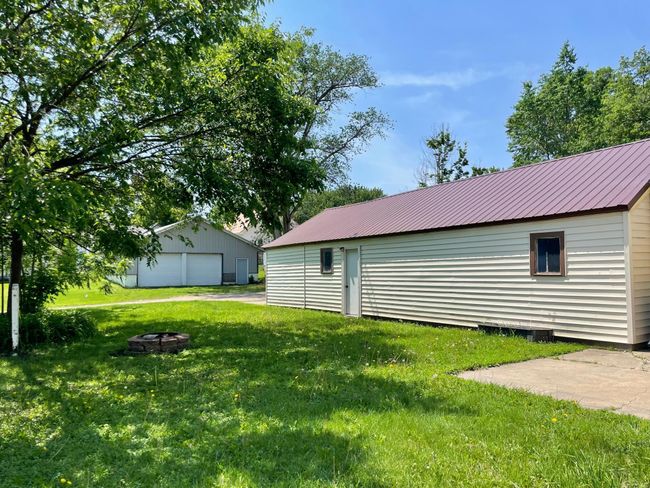 421 W Van Dusen St, House other with 5 bedrooms, 2 bathrooms and null parking in Springfield MN | Image 4