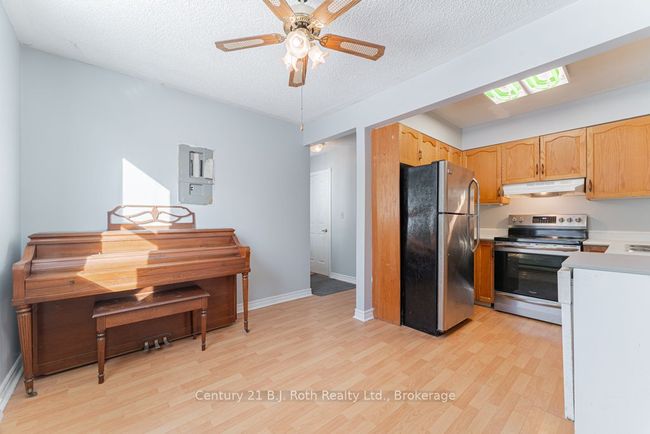146 Fernwood Dr, House attached with 2 bedrooms, 2 bathrooms and 2 parking in Gravenhurst ON | Image 5