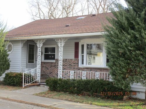 1102 Highland St, Benton, IL, 62812-2703 | Card Image