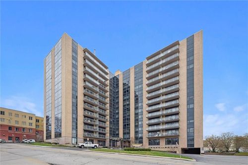 apt-1210-4545 Wornall Rd, Kansas City, MO, 64111-3259 | Card Image