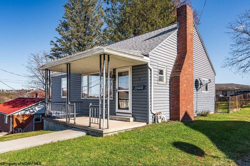 15 Mckinley St, Westover, WV, 26501-4212 | Card Image