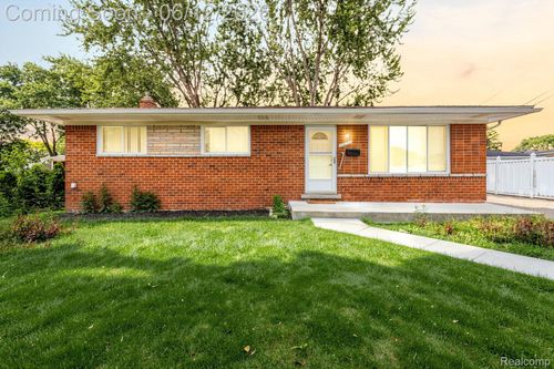 33190 Priehs Ct, Sterling Heights, MI, 48312-6656 | Card Image