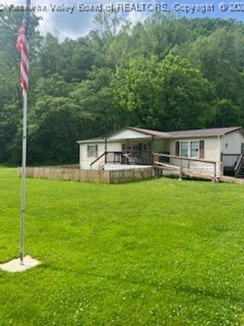 8813 Brounland Rd, Alum Creek, WV, 25003-5420 | Card Image