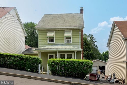 756 Seybert St, Hazleton, PA, 18201-3355 | Card Image