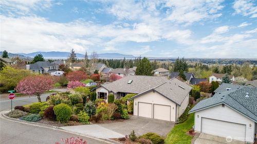 3707 N Heather Pl, Bellingham, WA, 98226-4173 | Card Image