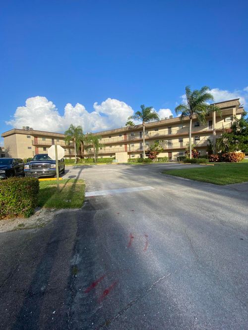 302-715 Lori Dr, Palm Springs, FL, 33461-1288 | Card Image