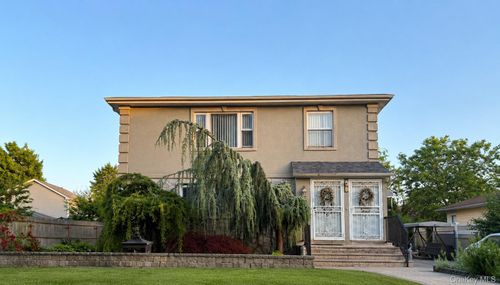 14 Vanata Court, Hempstead, NY, 11550 | Card Image