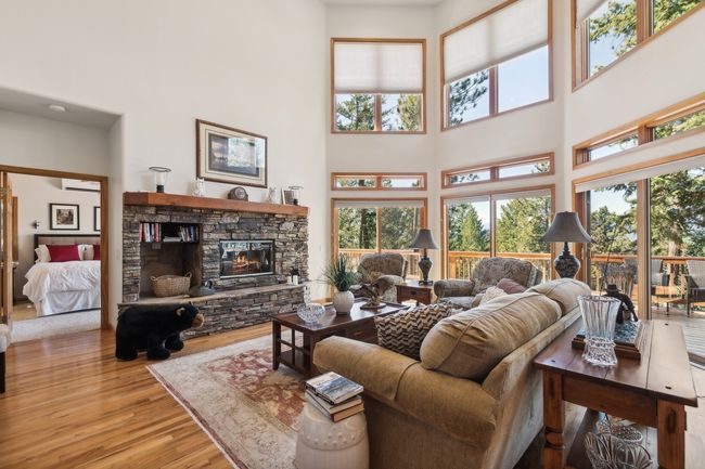Living Area | Image 15