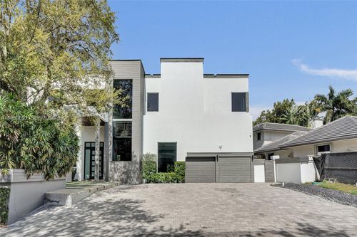 19914 Ne 19th Ct, Miami, FL, 33179-1674 | Card Image