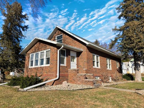 111 N Walnut Dr, Morton, MN, 56270-1175 | Card Image