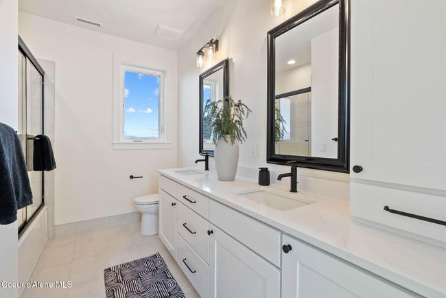 Large upstairs bathroom | Image 22