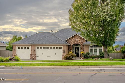 410 Lone Oak Dr, Medford, OR, 97504-9454 | Card Image