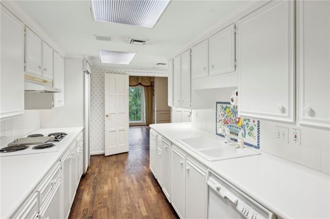 APT-7 - 2769 Peachtree Rd Ne, Condo with 2 bedrooms, 2 bathrooms and 2 parking in Atlanta GA | Image 7