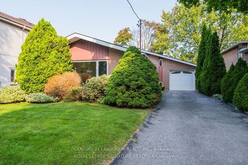 8 Trailside Dr, North York, ON, M2J2C9 | Card Image