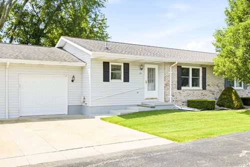 135 Joan Ct, Marysville, MI, 48040-1383 | Card Image