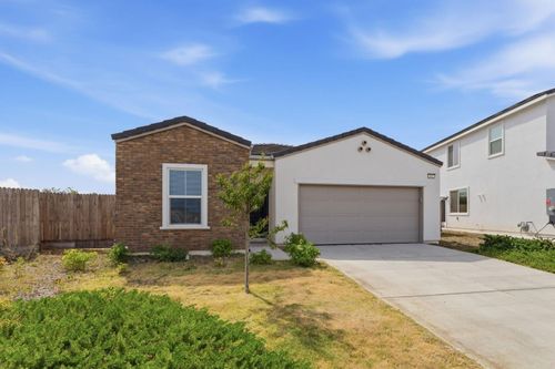 802 Atlantica Dr S, Madera, CA, 93636-6539 | Card Image