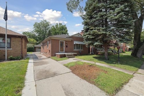 7307 Colonial St, Dearborn Heights, MI, 48127-1741 | Card Image