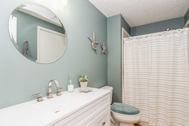 Full Hall Bath | Image 22