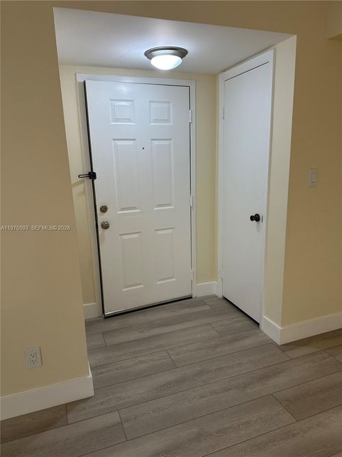 36-7-560 S Park Rd, Hollywood, FL, 33021 | Card Image