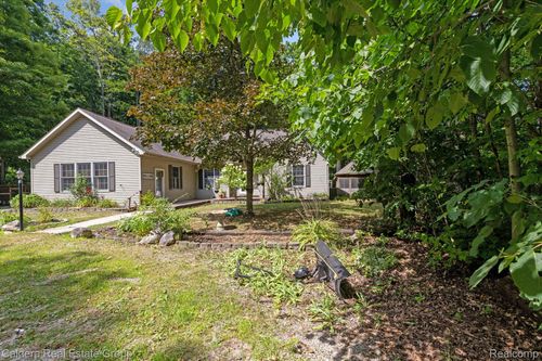 634 W Maple Ridge Rd, Twining, MI, 48766-9630 | Card Image