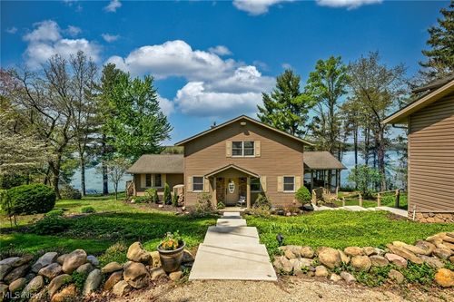 2873 Lodge Rd Sw, Sherrodsville, OH, 44675-9718 | Card Image