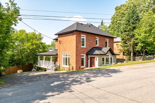 30 Minerva St W, Huntsville, ON, P1H1V6 | Card Image