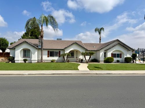 285 S Red Oak St, Porterville, CA, 93257-7310 | Card Image