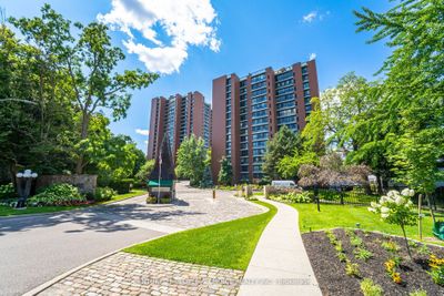 409 - 1400 Dixie Rd, Condo with 2 bedrooms, 2 bathrooms and 1 parking in Mississauga ON | Image 1