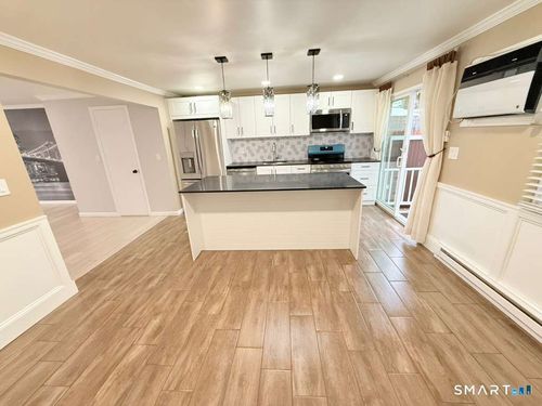 8 Avon Ln, Stamford, CT, 06907-2521 | Card Image