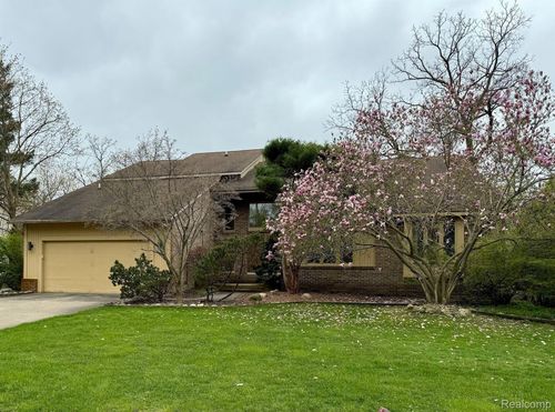 3234 Pine Lake Rd, West Bloomfield, MI, 48324-1951 | Card Image