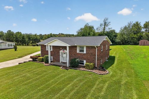 225 Westgate Dr, Baxter, TN, 38544-3526 | Card Image
